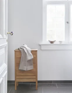 Form & Refine A Line Skittentøyskurv -Eik- Hyller Og Garderobe