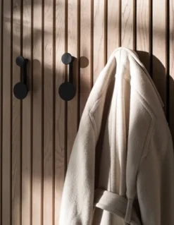 MENU Afteroom Coat Hanger small, black/brass- Hyller Og Garderobe|Knagger / Knotter / Kleshengere