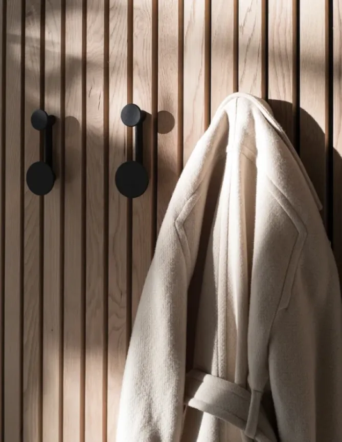 MENU Afteroom Coat Hanger small, black/brass- Hyller Og Garderobe|Knagger / Knotter / Kleshengere