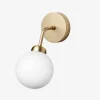 Nuura Apiales wall, brass/opal- Vegglampe