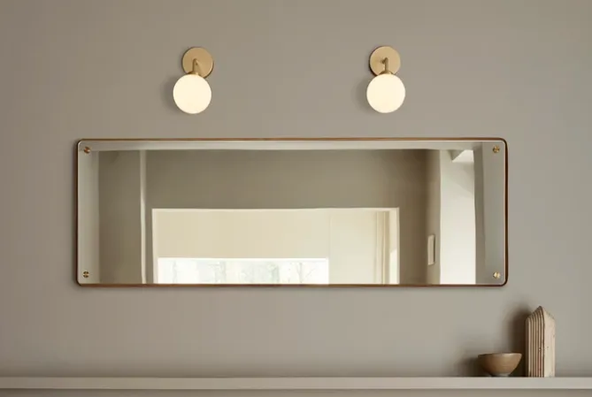 Nuura Apiales wall, brass/opal- Vegglampe