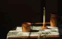 Und Bordløper -Furu- Til Det Dekkede Bordet