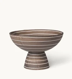Ferm Living Brura Bowl -Bolle på fot- Fat / Brett / Skåler