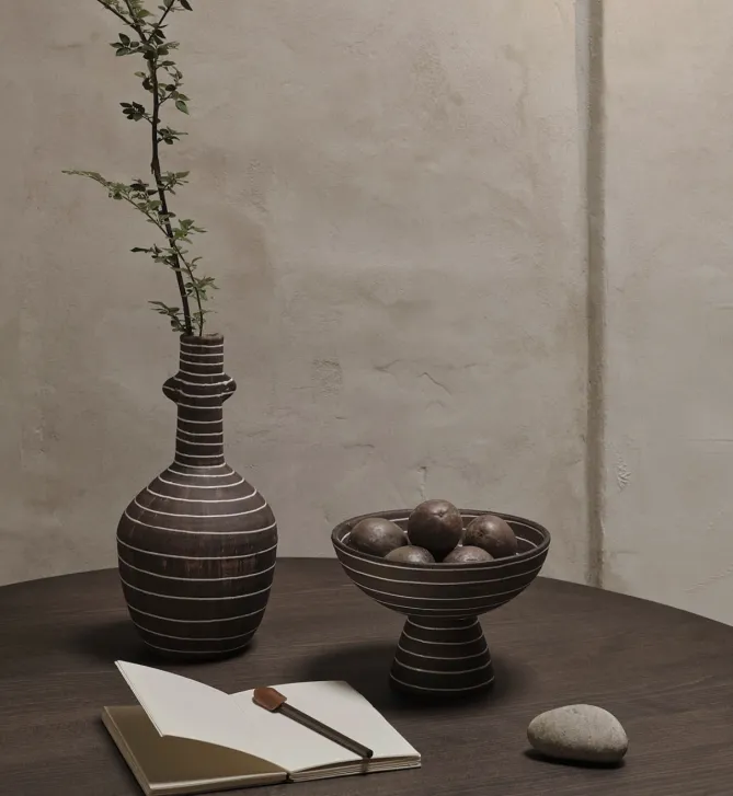 Ferm Living Brura Bowl -Bolle på fot- Fat / Brett / Skåler