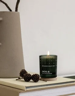 Skandinavisk Duftlys – SKOG 65g- Duftlys/Duftolje|Lysestaker / Lyslykter / Lys