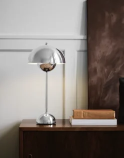&amp;Tradition Flowerpot bordlampe VP3,  polert stål- Bordlampe