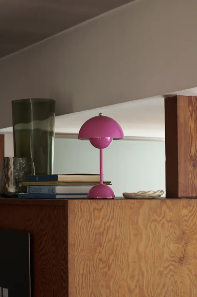 &Tradition Flowerpot oppladbar bordlampe VP9, Tangy Pink- Bordlampe