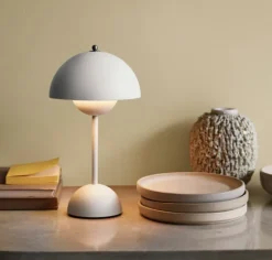 &Tradition Flowerpot oppladbar bordlampe VP9 , matt hvit- Bordlampe