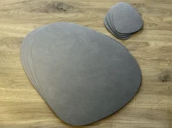LindDNA Gift set – 4 stk table mat + 4 stk glass mat silver- Til Det Dekkede Bordet