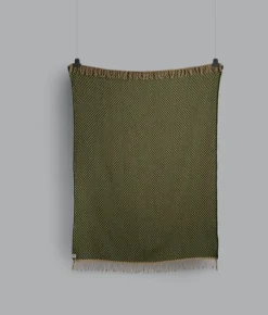 Ru00f8ros Tweed Isak Pledd – Green Meadow- Pledd