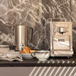 Sju00f8strand Kaffemaskin 1,5L -Krom- Til Kjøkkenbenken