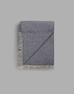 Ru00f8ros Tweed Kattefot Pledd – Midnight Blue- Pledd