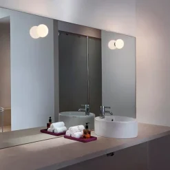 Flos Mini Glo – Ball C/W- Vegglampe|Taklamper Og Plafond
