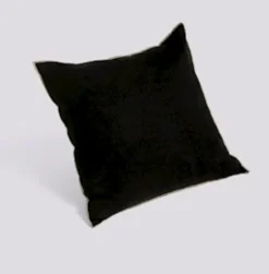 Hay Outline pute – Svart- Puter