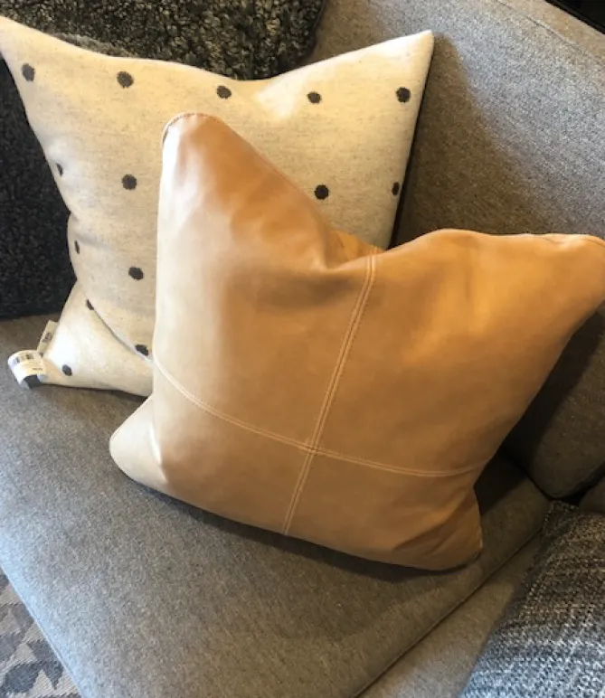 LK Hjelle Pute i skinn – Vintage cognac- Puter|Accessories