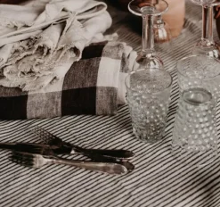 Olsson &amp; Jensen Stripe Linduk -150×300- Til Det Dekkede Bordet