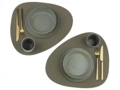 LindDNA Table mat curve L Army Green- Til Det Dekkede Bordet