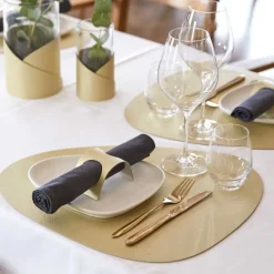 LindDNA Table mat curve L Hippo Gold- Til Det Dekkede Bordet