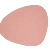 LindDNA Table mat curve L Rose- Til Det Dekkede Bordet