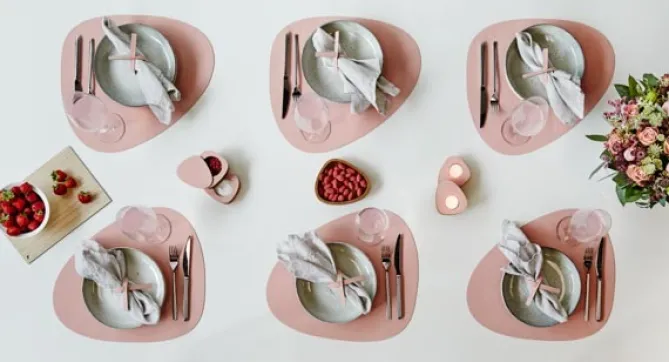 LindDNA Table mat curve L Rose- Til Det Dekkede Bordet