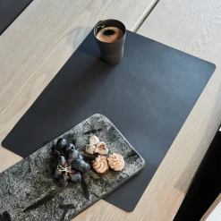 LindDNA Table mat square L – Black- Til Det Dekkede Bordet
