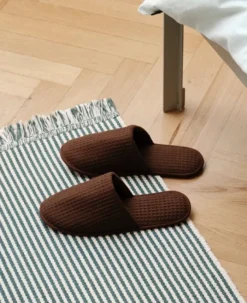 Hay Waffle Slippers – coffee- Egenpleie
