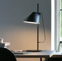 Louis Poulsen YUH – Vegg Sort- Vegglampe